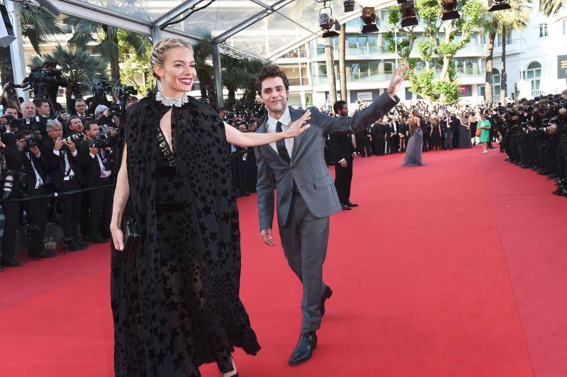 Modelos imposibles sobre la alfombra roja de Cannes