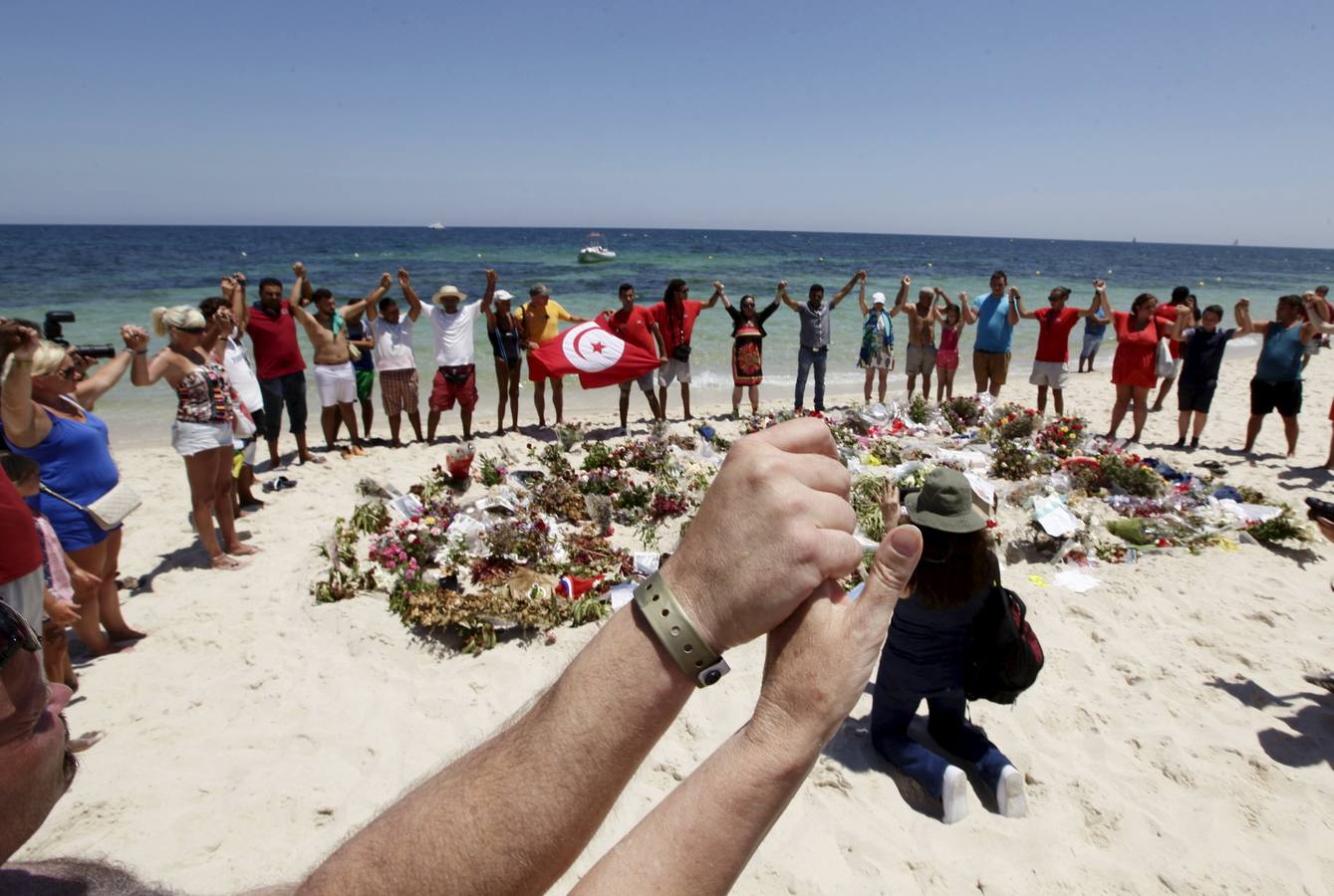 Minuto de silencio, una semana después de los atentados de Túnez