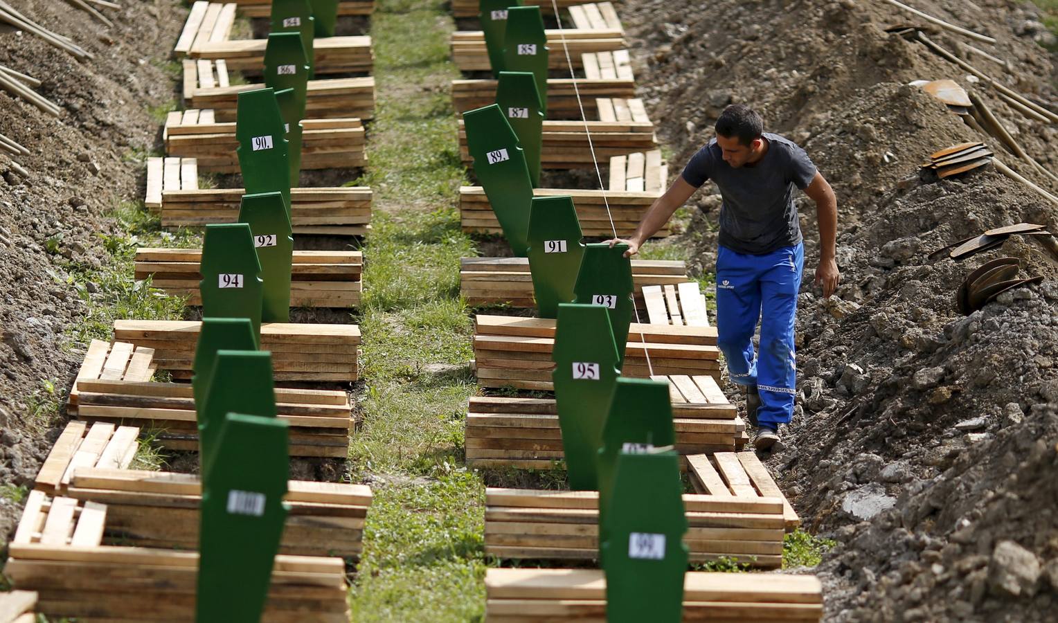 Familiares recuerdan víctimas de la masacre de Srebrenica