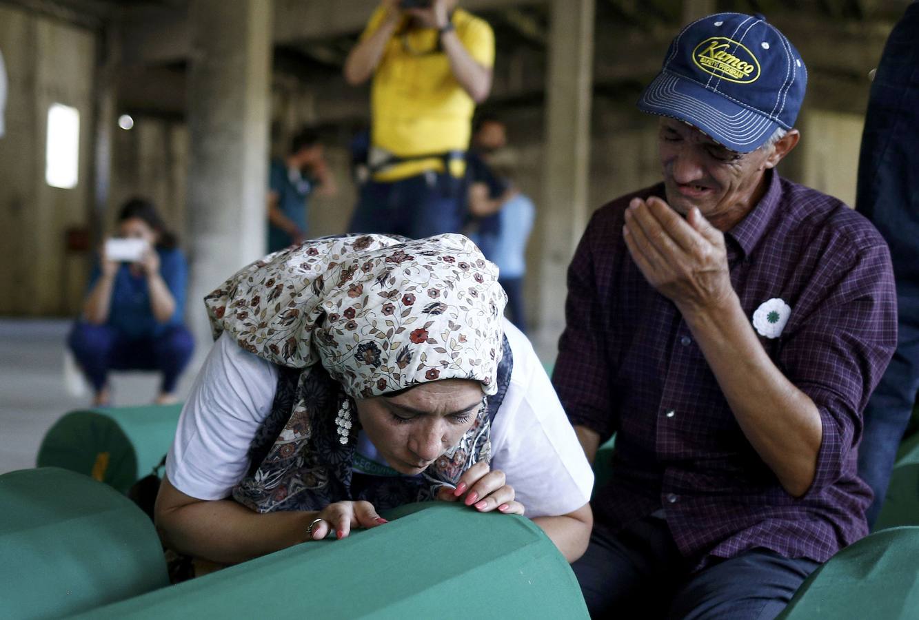 Familiares recuerdan víctimas de la masacre de Srebrenica