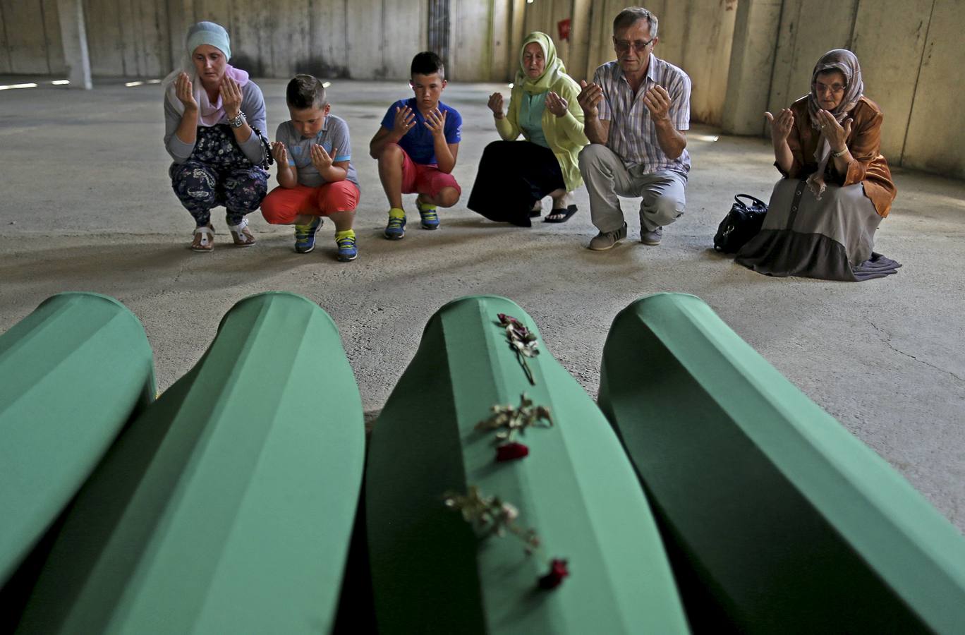 Familiares recuerdan víctimas de la masacre de Srebrenica