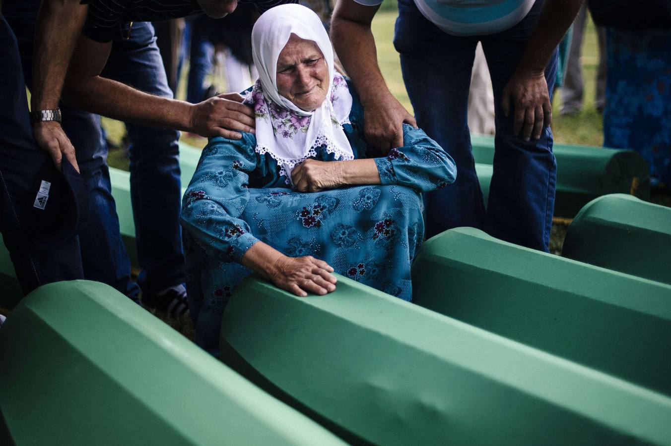 Familiares recuerdan víctimas de la masacre de Srebrenica