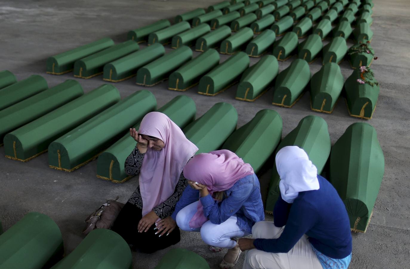 Familiares recuerdan víctimas de la masacre de Srebrenica