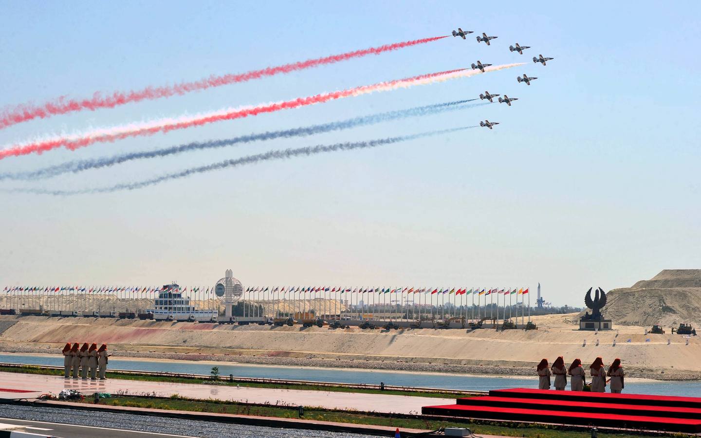 Se inaugura el nuevo Canal de Suez