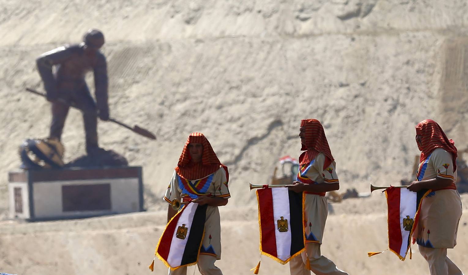 Se inaugura el nuevo Canal de Suez