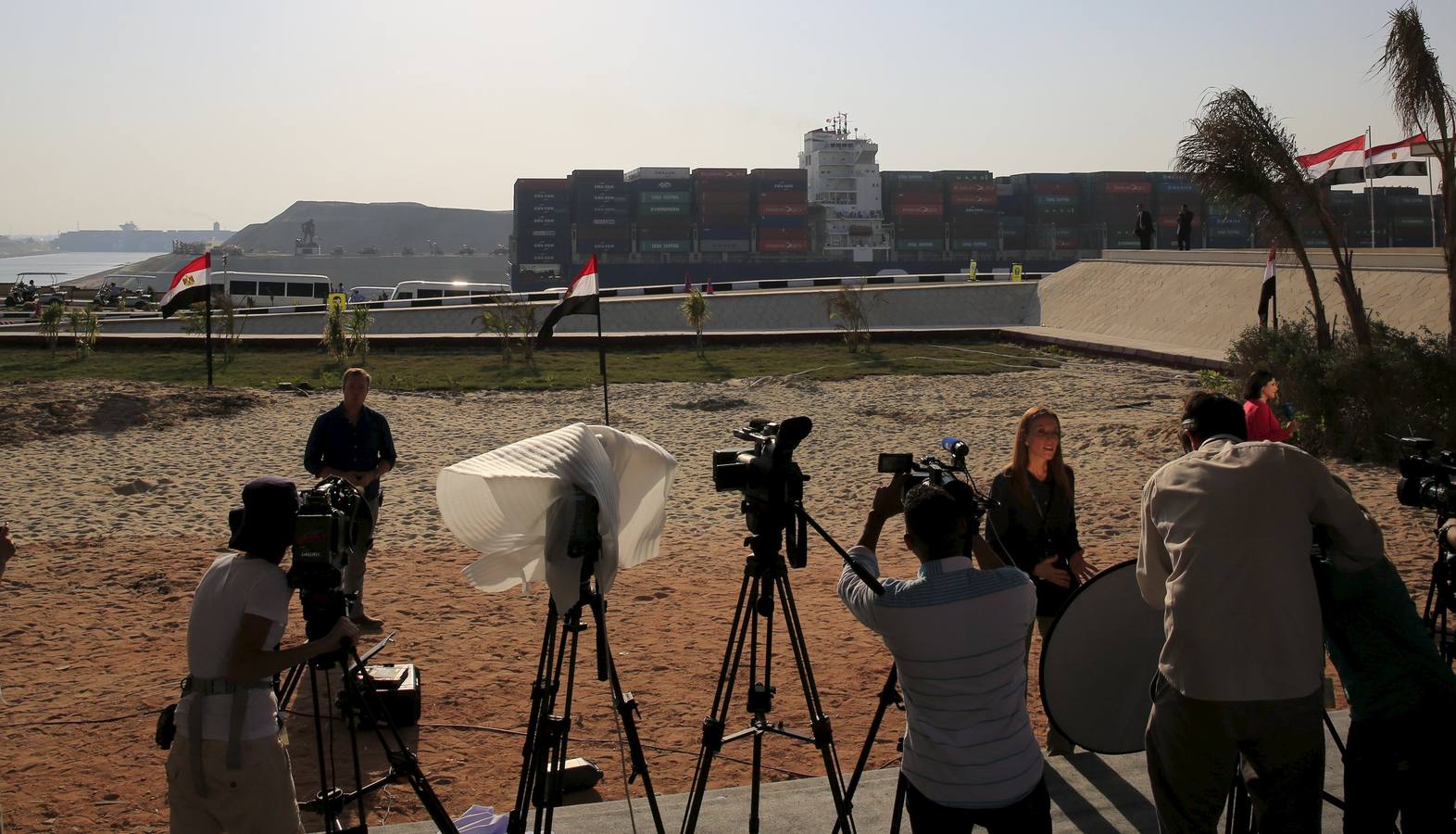 Se inaugura el nuevo Canal de Suez