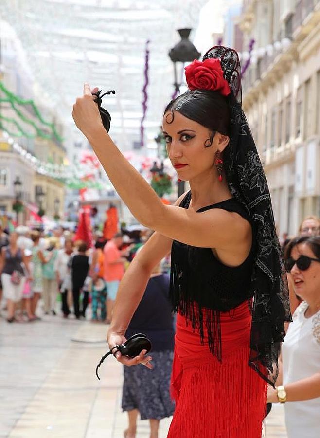 Ambiente del viernes de feria en el Centro de Málaga