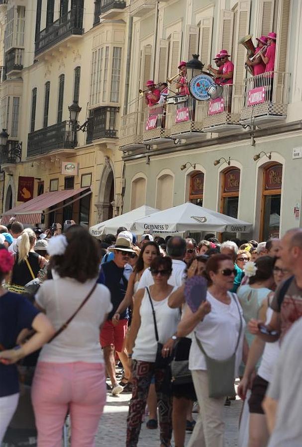 Ambiente del viernes de feria en el Centro de Málaga
