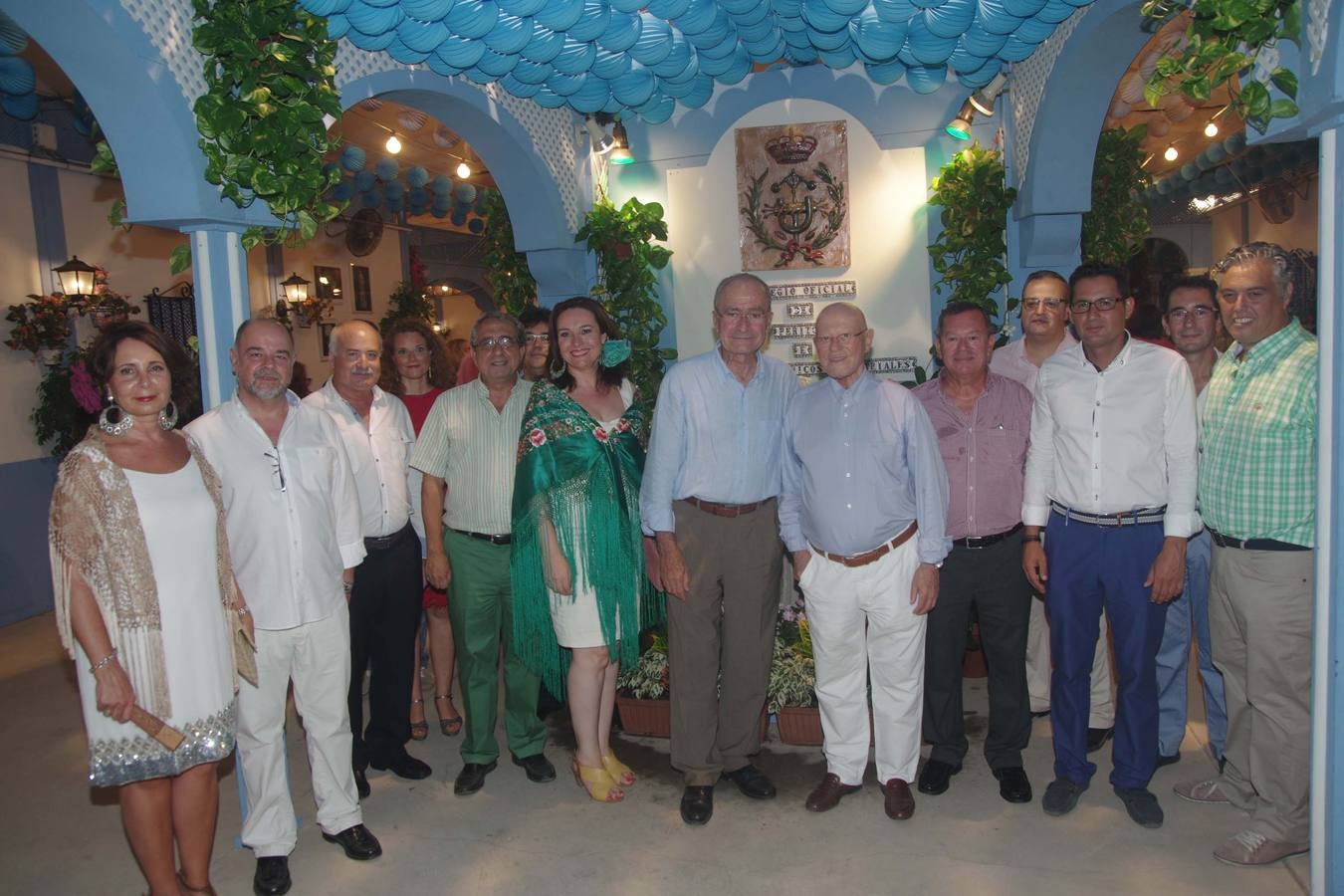 Junta de gobierno del Colegio de Peritos con su presidente Antonio Serrano, Francisco de la Torre, concejales y el rector José Ángel Narváez.