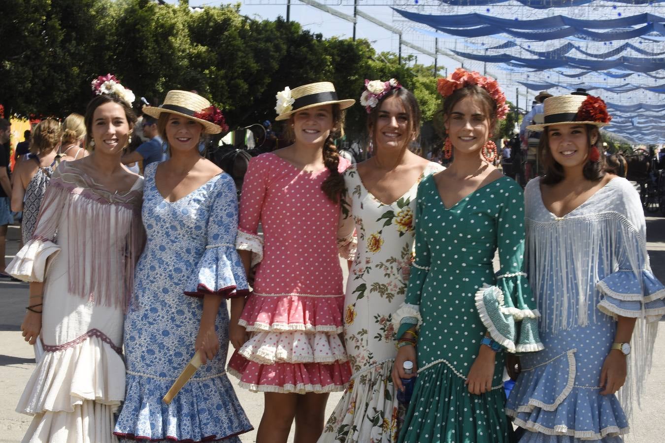 Fotos del ambiente en el Real de la Feria de día el viernes 21