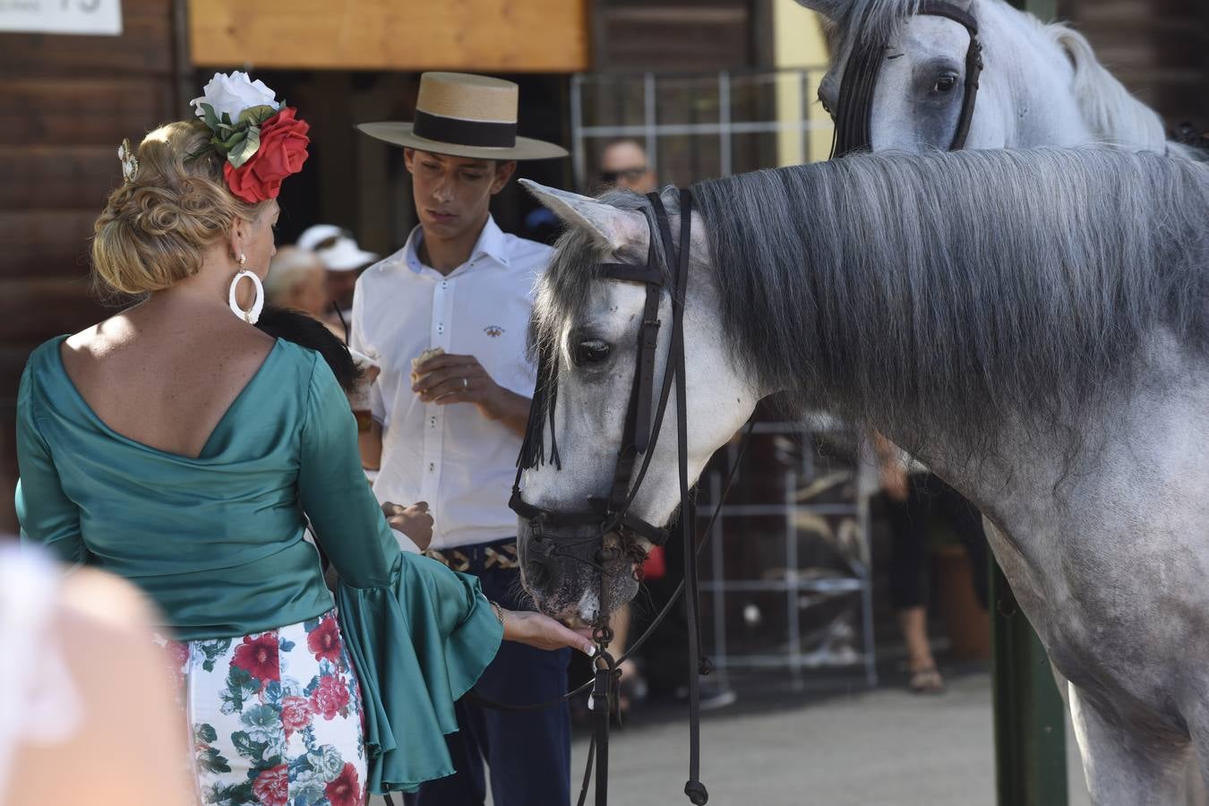 Fotos del ambiente en el Real de la Feria de día el viernes 21