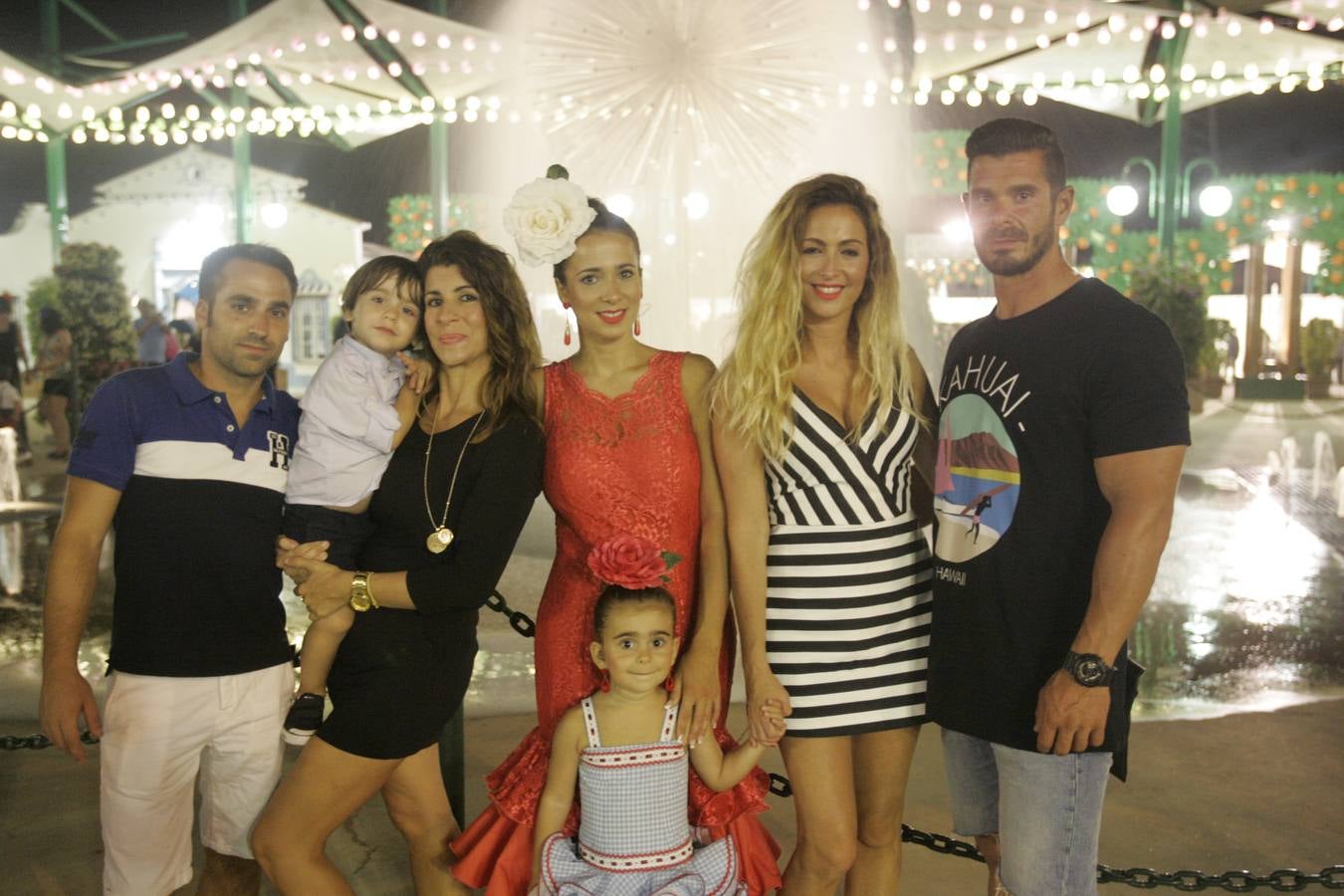 Fotos del ambiente en el Real de la Feria la noche del viernes 21