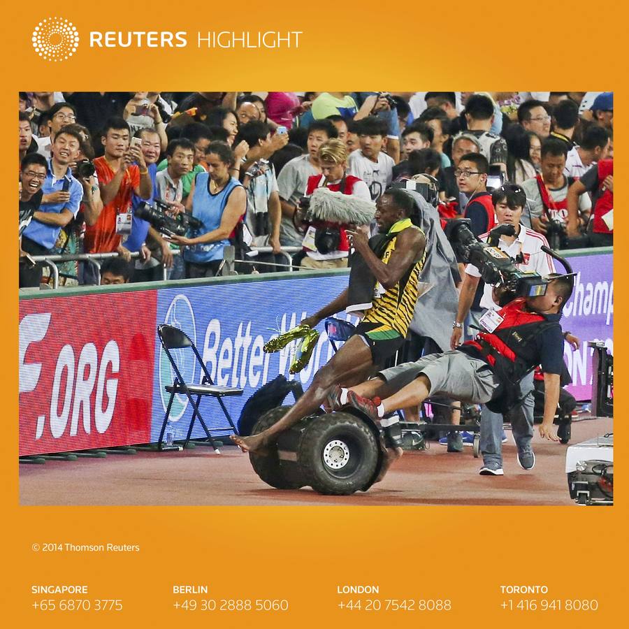 Usain Bolt arrasa en la final de 200