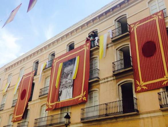 Málaga se engalana para la coronación de la Virgen del Rocío