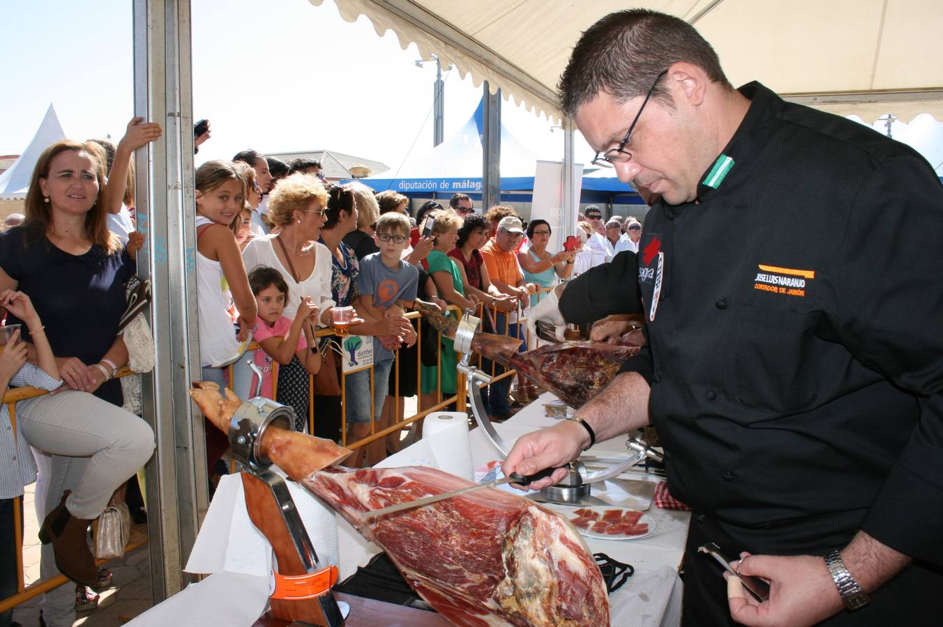 Sierra de Yeguas logra el récord Guinness de cortadores de jamón