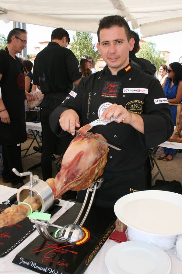 Sierra de Yeguas logra el récord Guinness de cortadores de jamón