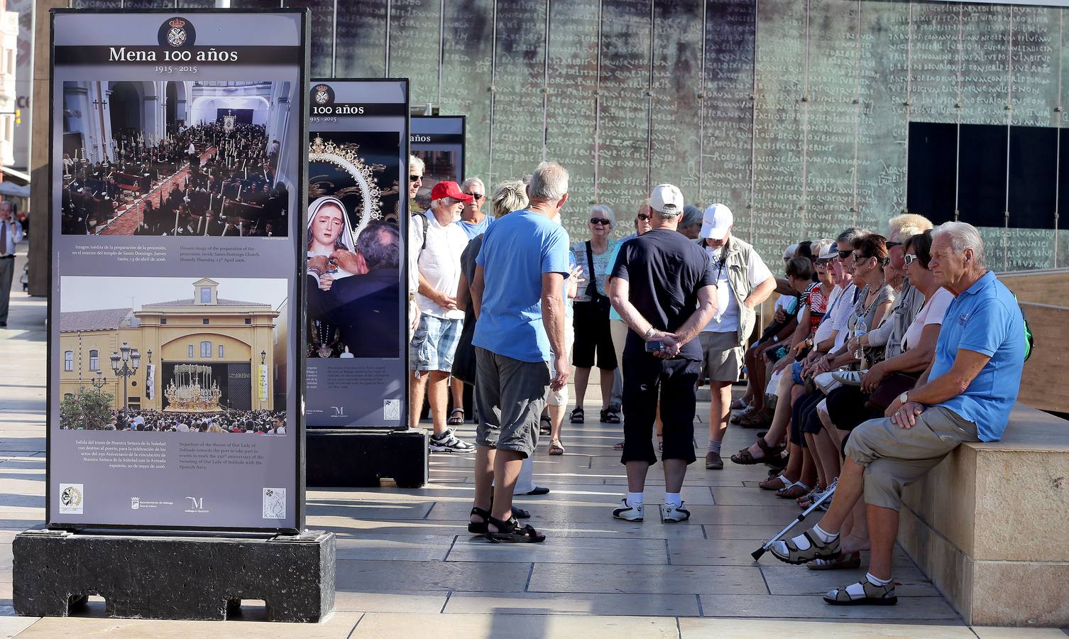 La exposición de la calle Alcazabilla que recoge el siglo de historia de Mena, en imágenes