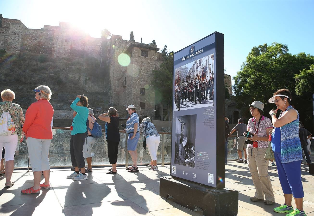 La exposición de la calle Alcazabilla que recoge el siglo de historia de Mena, en imágenes