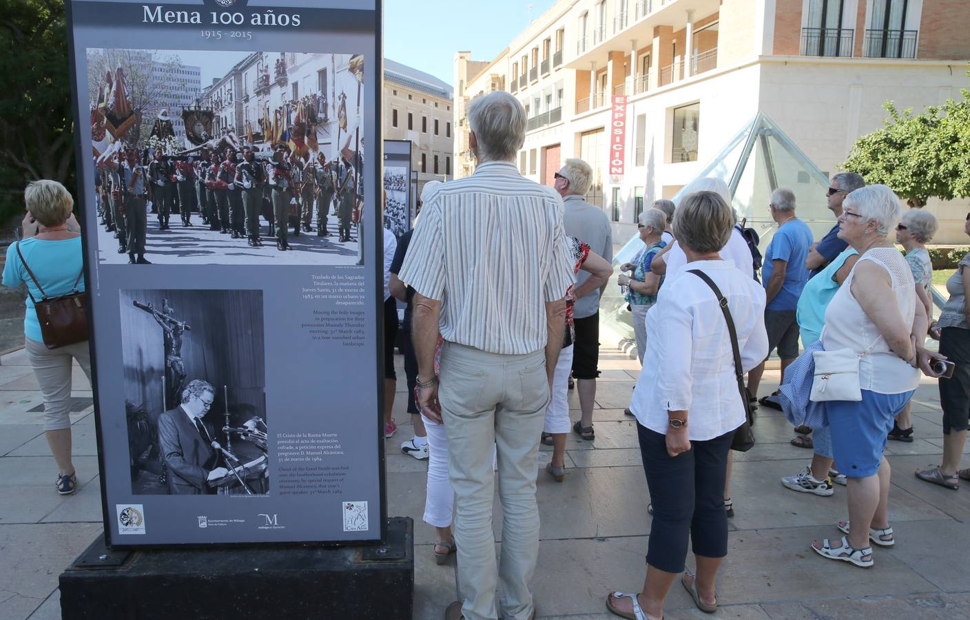 La exposición de la calle Alcazabilla que recoge el siglo de historia de Mena, en imágenes