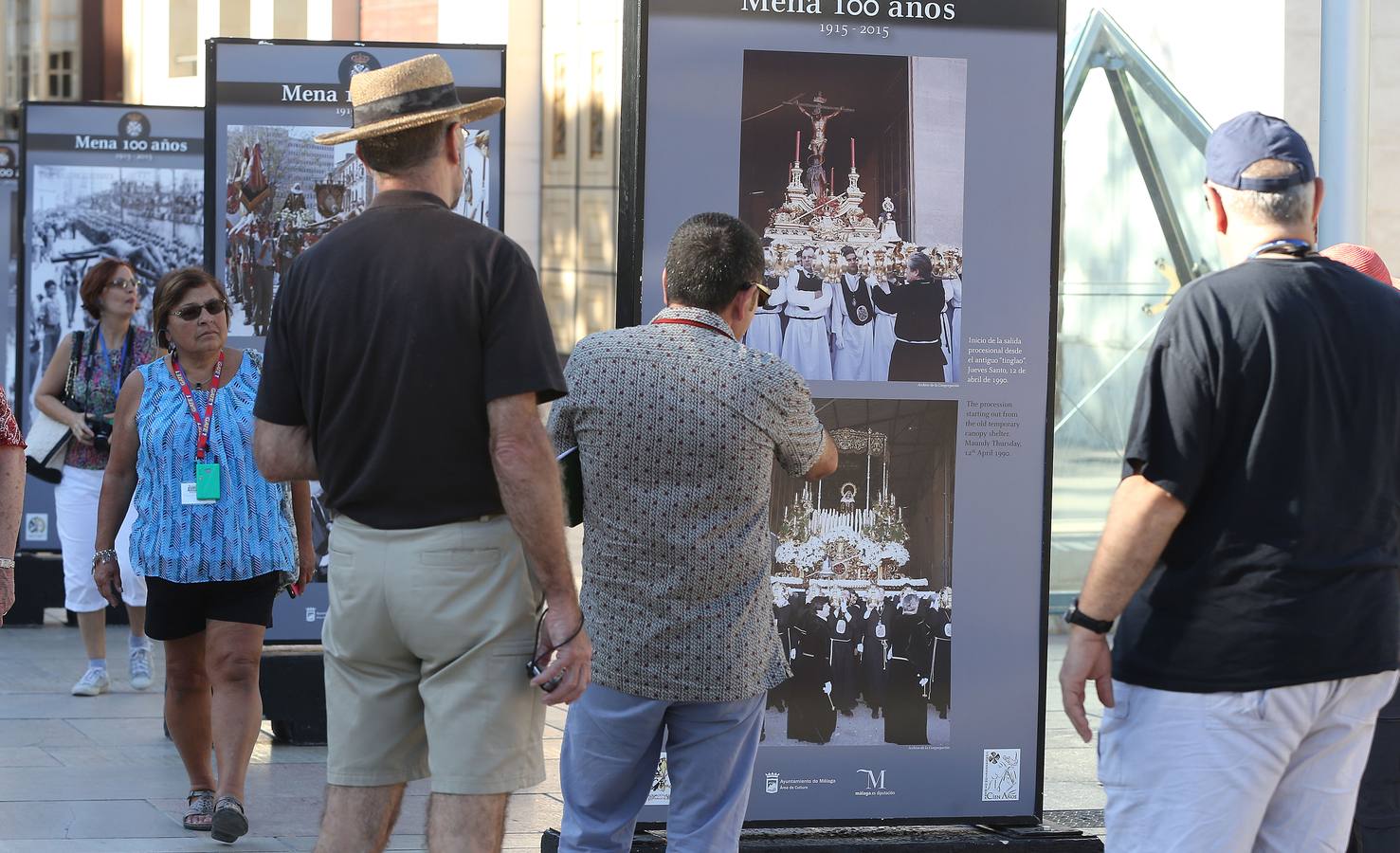 La exposición de la calle Alcazabilla que recoge el siglo de historia de Mena, en imágenes