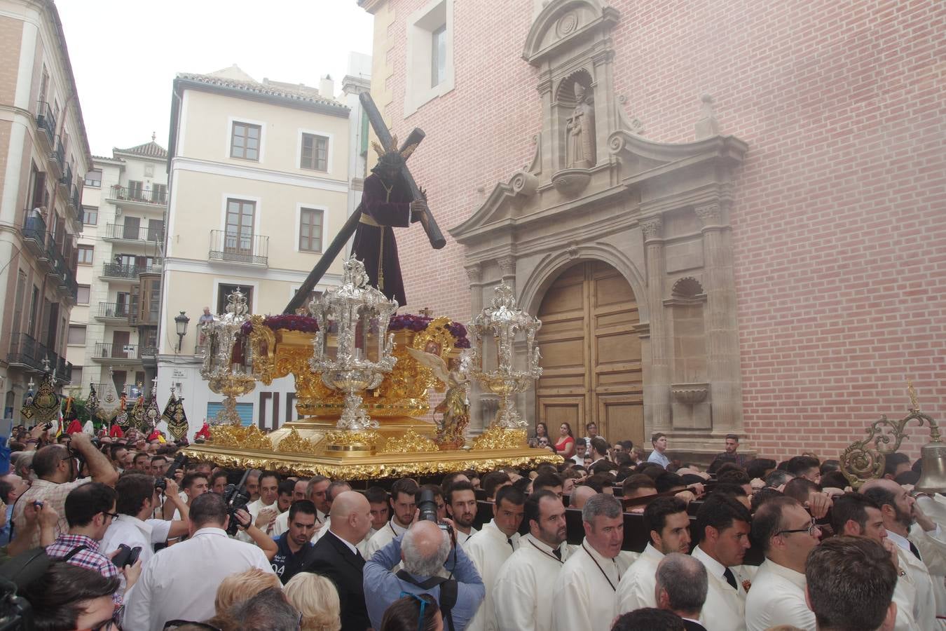 El Nazareno de Viñeros recorre las calles de Málaga