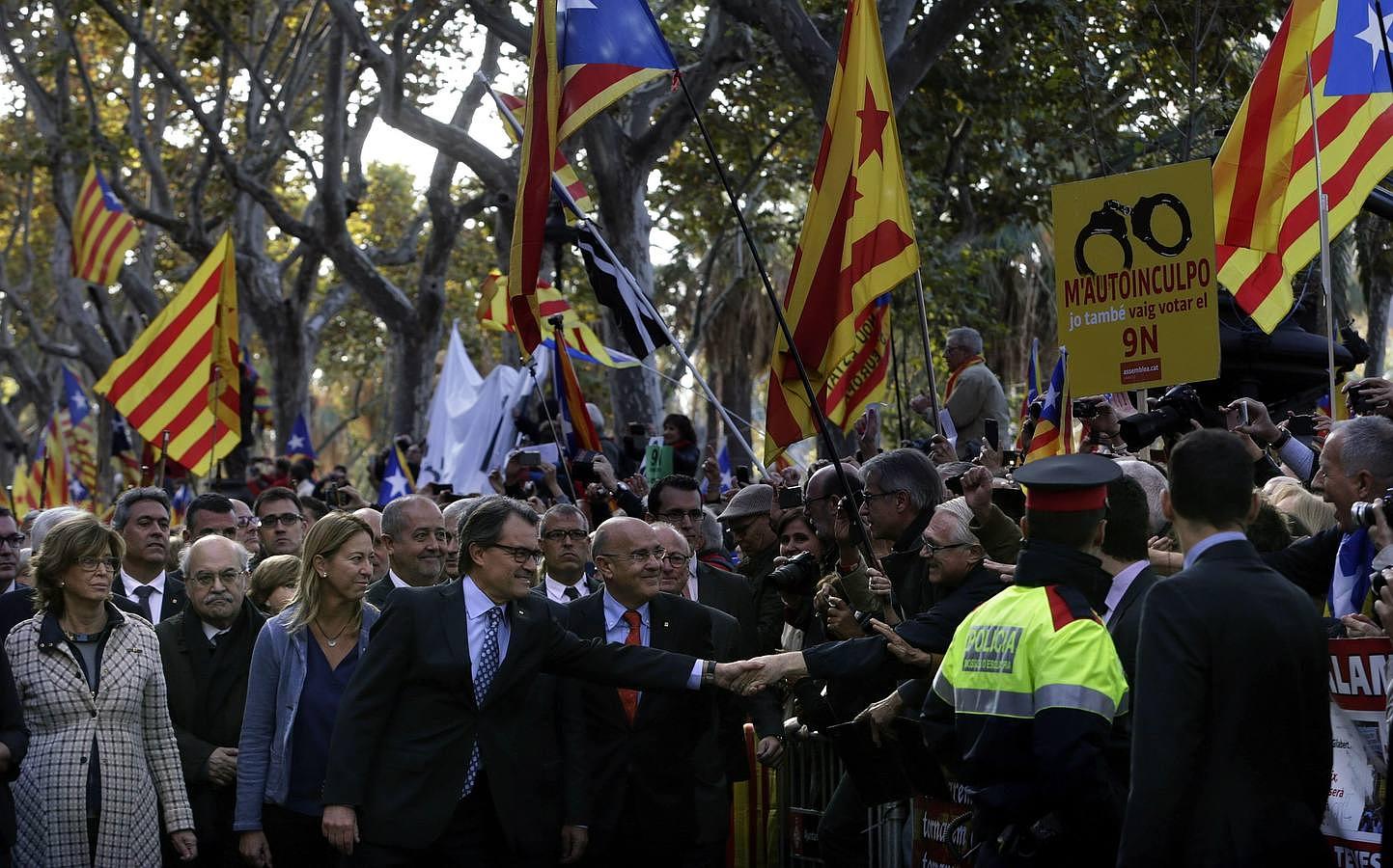 Más, arropado ante su declaración por el 9-N