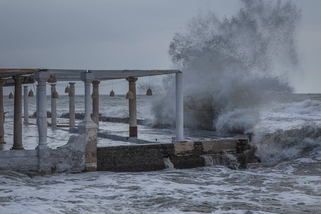 Las olas, en el balneario. 