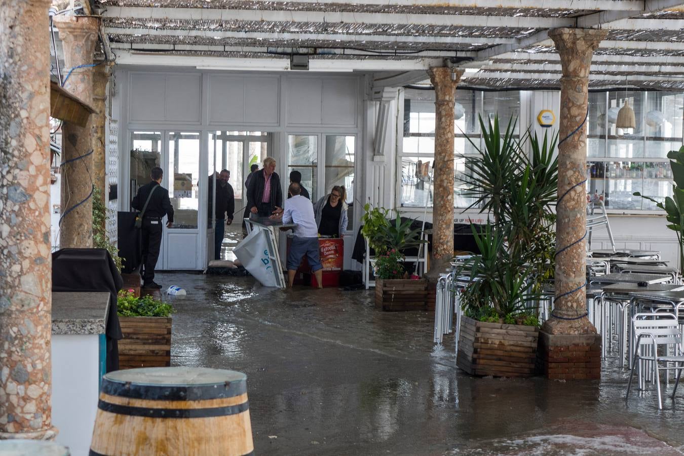 Las olas, en el balneario. 