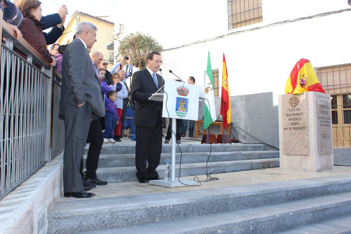 Homenaje al comandante Benítez en El Burgo