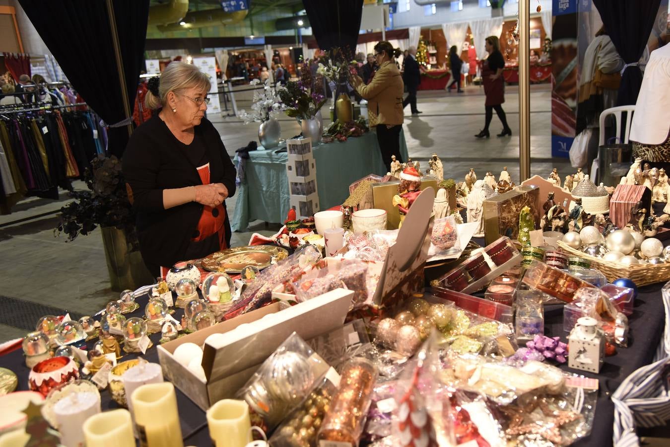 Fotos de la inauguración del Rastrillo de Nuevo Futuro