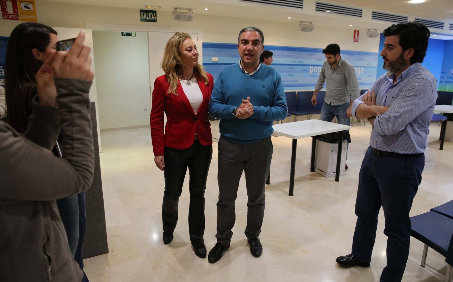 Carolina España y Elías Bendodo, en la sede del PP