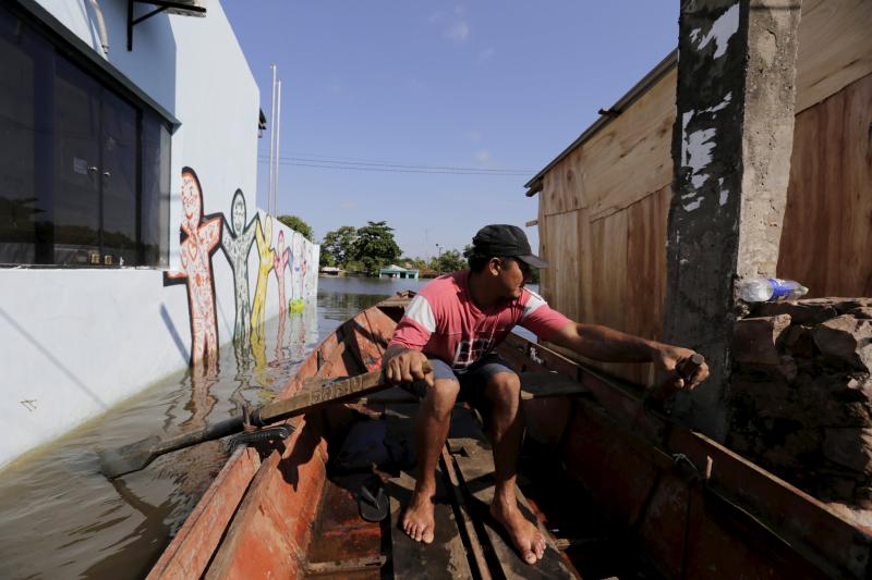 Asunción, bajo las aguas