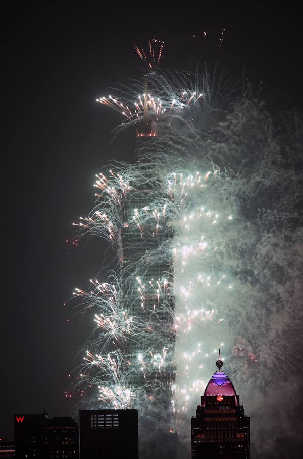 El mundo da la bienvenida a 2016