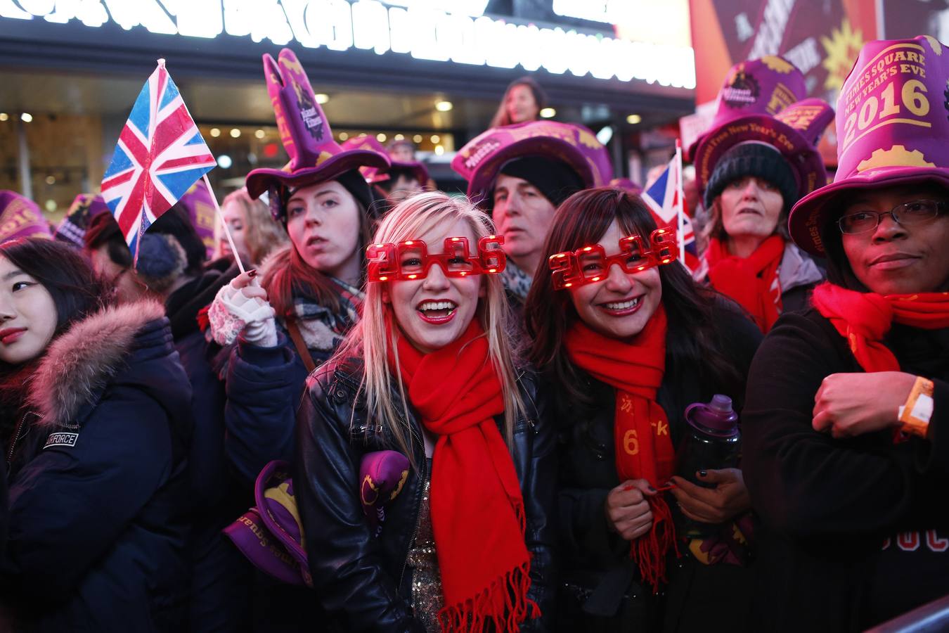 El mundo da la bienvenida a 2016