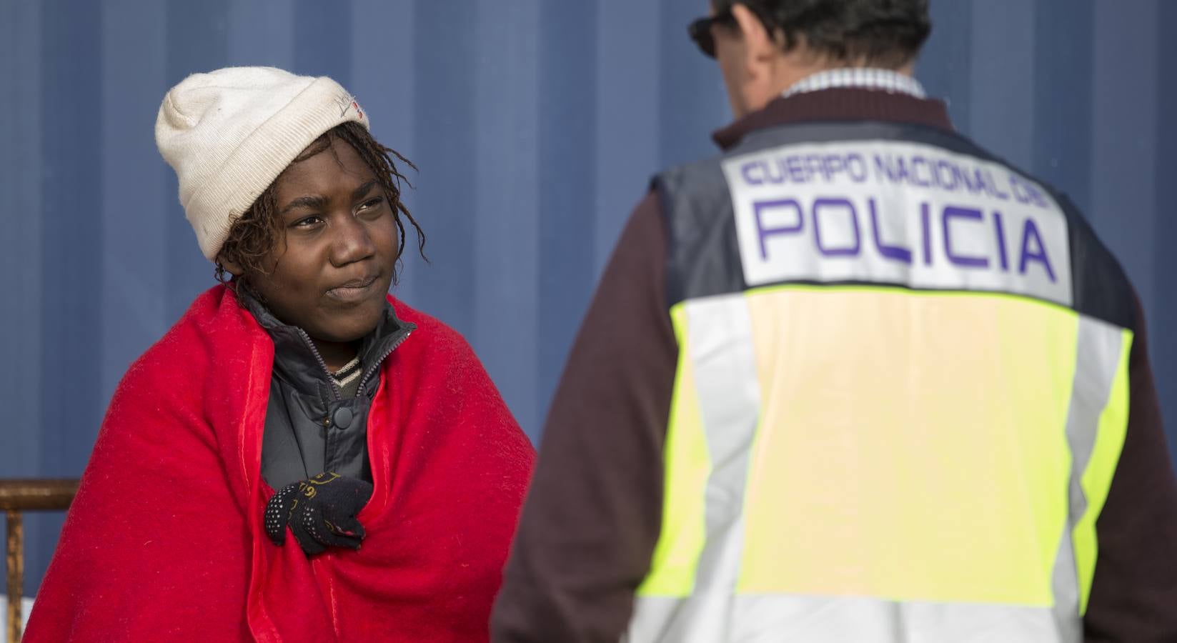 Rescatada una patera con 52 inmigrantes en Málaga