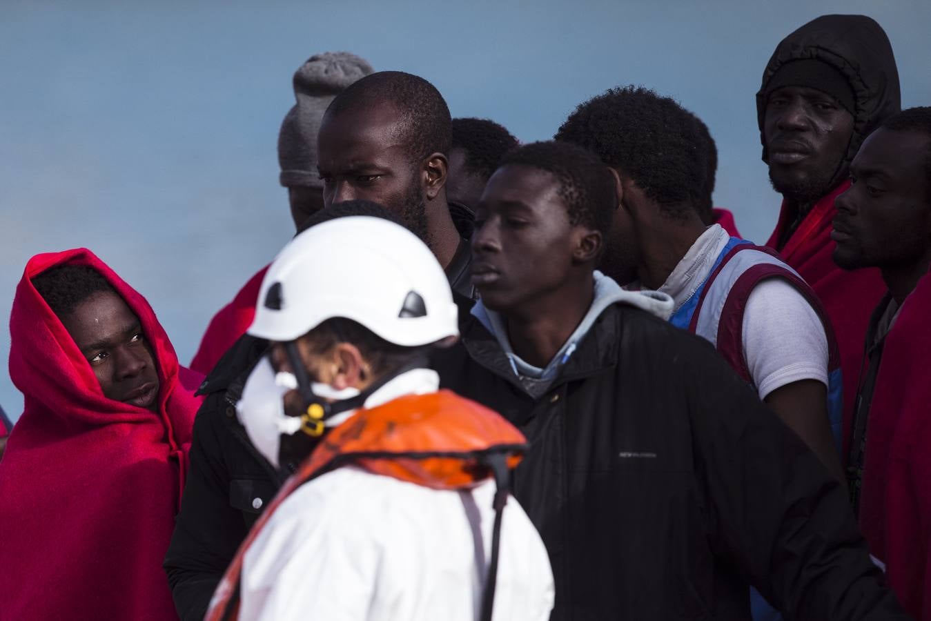 Rescatada una patera con 52 inmigrantes a unas 40 millas de Málaga