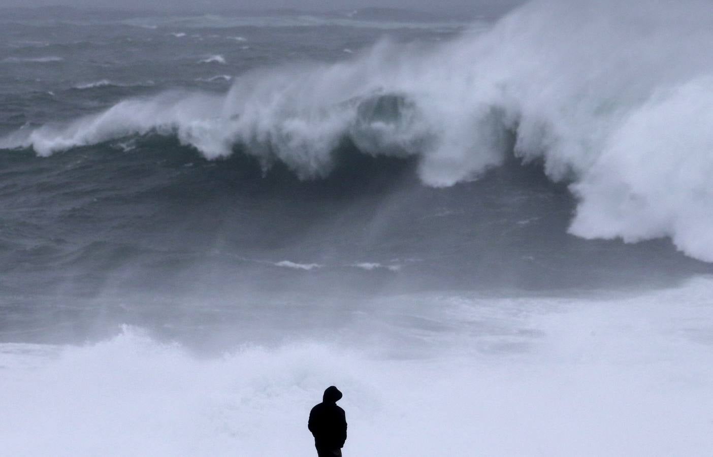 Alerta roja en las costas de A Coruña