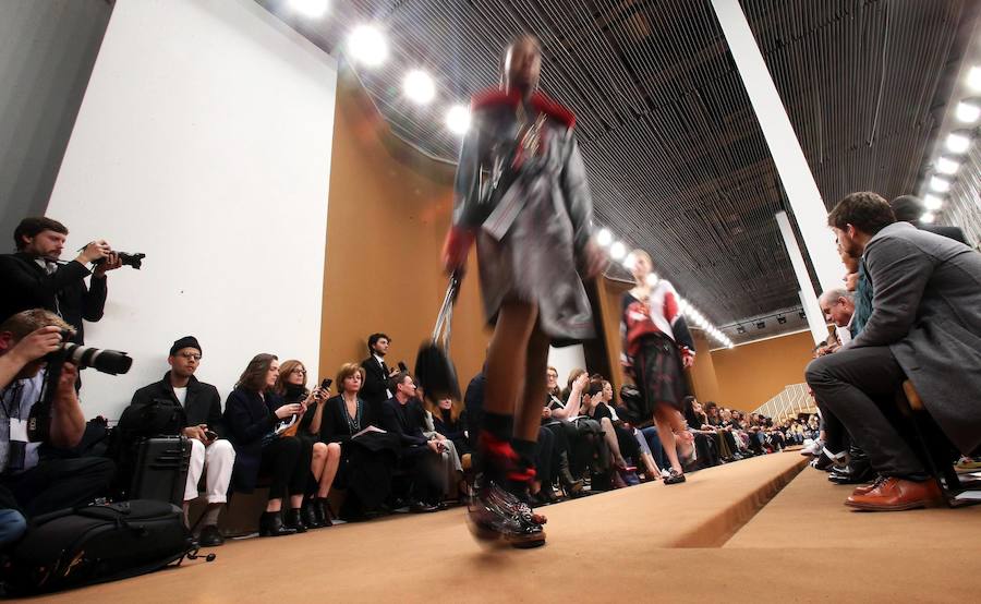 La moda del próximo otoño e invierno se exhibe en Milán