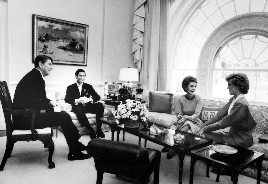 Nancy y Ronald Reagan, junto a la princesa Diana y el príncipe Carlos de Inglaterra en la Casa Blanca en una imagen de 1985.