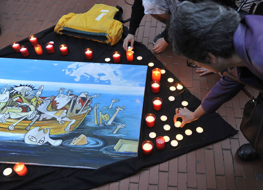 Fotos de la concentración en Málaga a favor de los refugiados