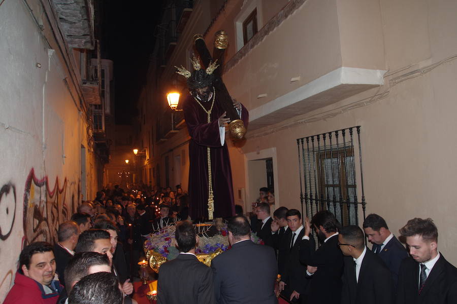 Fotos de los traslados y procesiones del Viernes de Dolores 2016 (I)