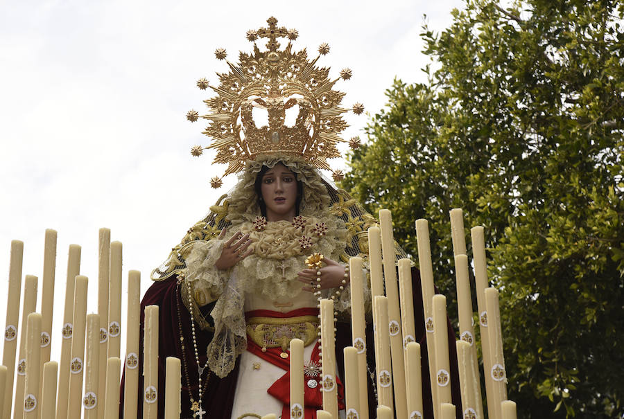 Fotos de los traslados y procesiones del Viernes de Dolores 2016 (I)