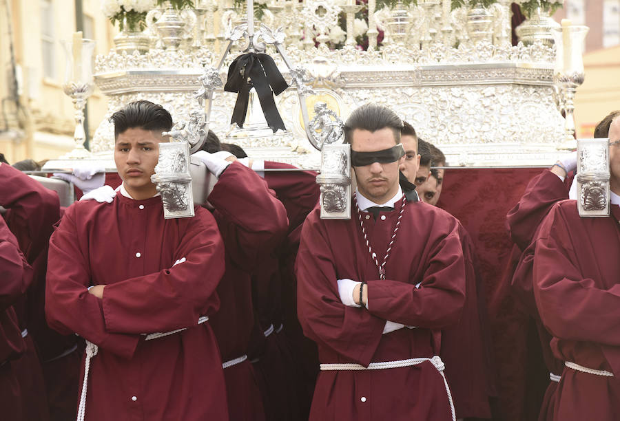 Fotos de los traslados y procesiones del Viernes de Dolores 2016 (I)