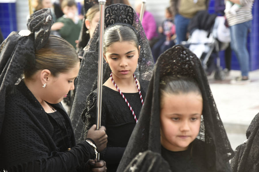 Fotos de los traslados y procesiones del Viernes de Dolores 2016 (I)