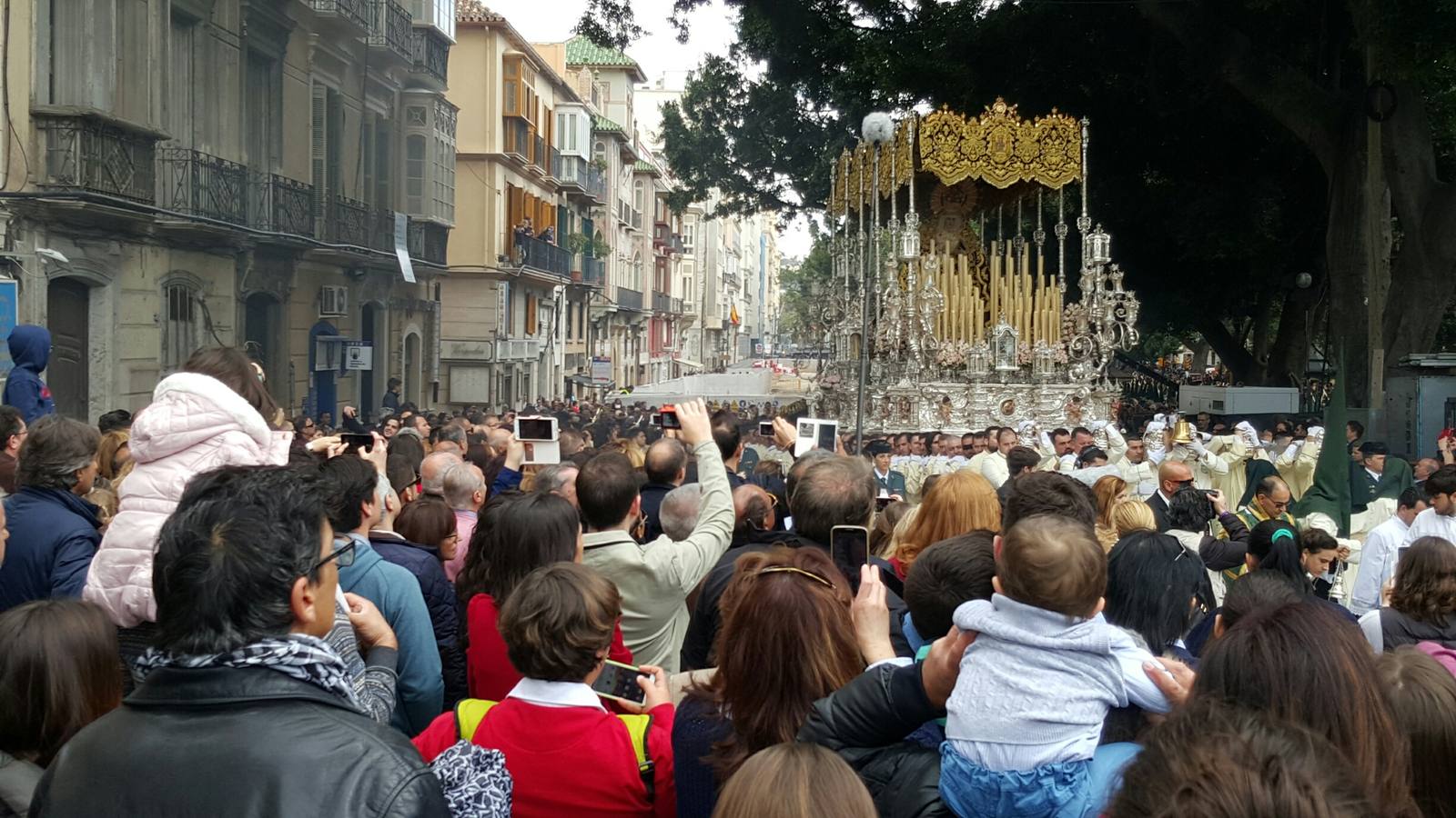 Lágrimas y Favores.