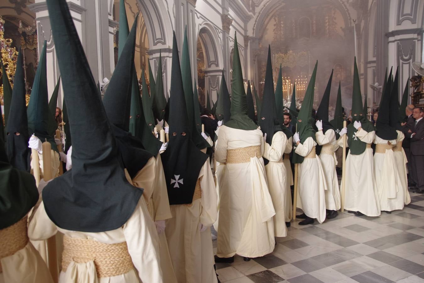 Salida procesional de la Virgen de Lágrimas y Favores el Domingo de Ramos