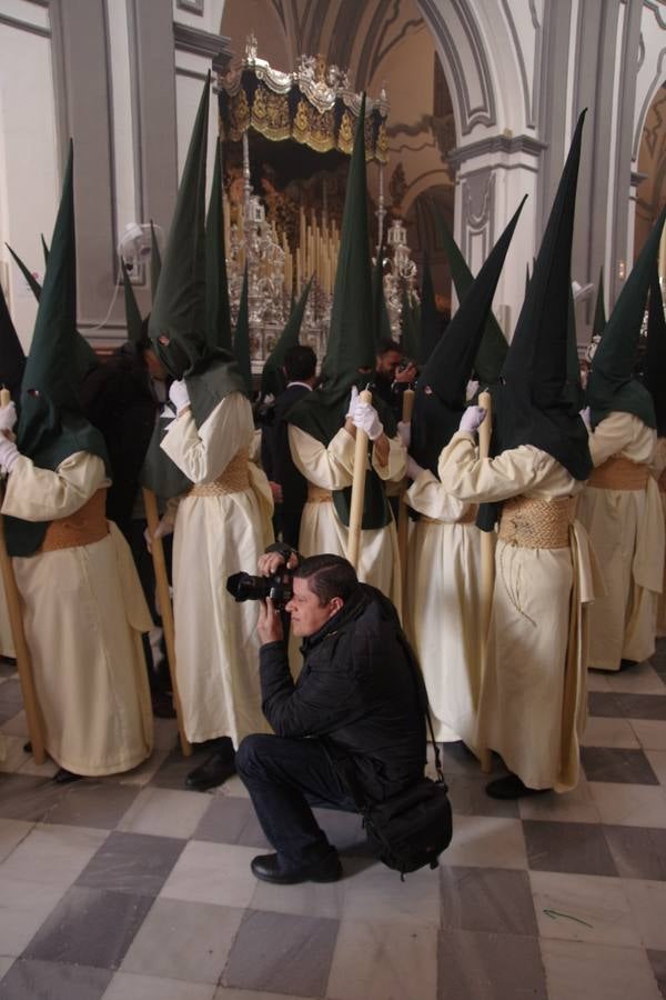 Salida procesional de la Virgen de Lágrimas y Favores el Domingo de Ramos