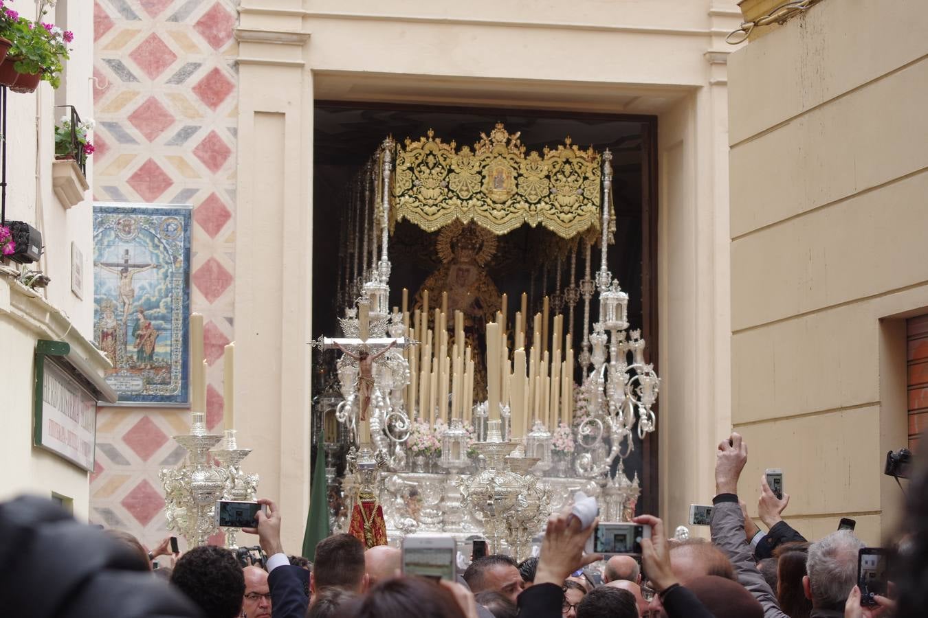 Salida procesional de la Virgen de Lágrimas y Favores el Domingo de Ramos