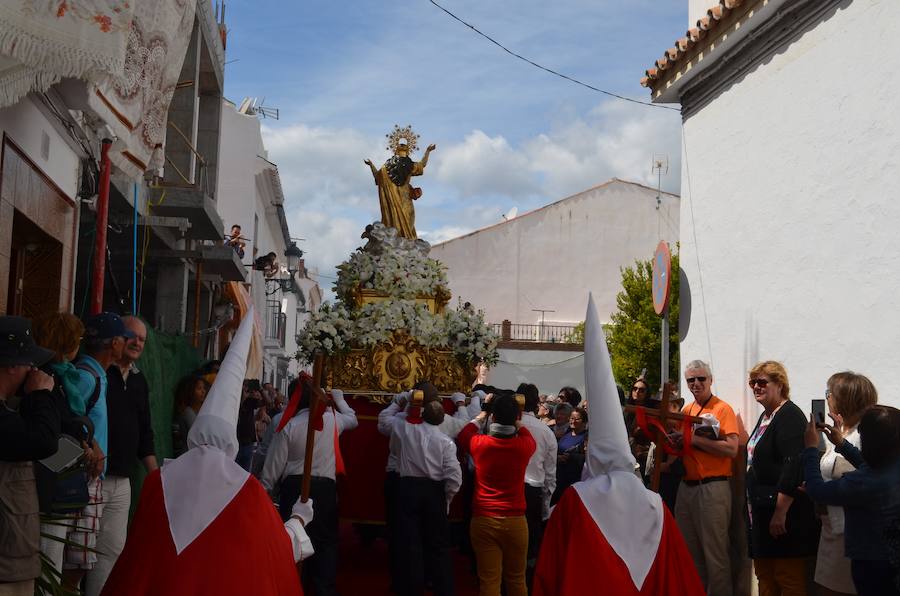 Así ha sido la procesión del Resucitado en Nerja