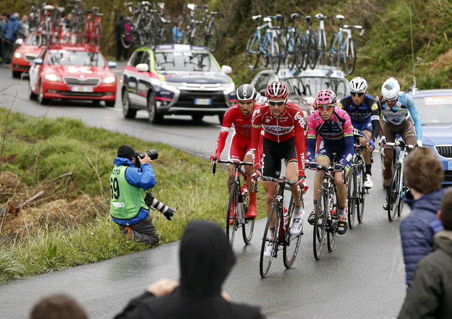 Samuel Sánchez vence en la cuarta etapa de la Vuelta al País Vasco